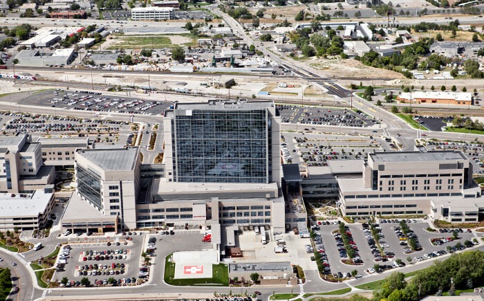 Aerial view of large medical center made to support patients with robust facilities design and construction